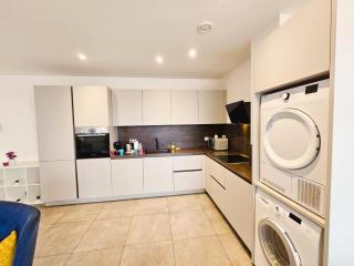 Luxembourg Comfort 3BR Apartment with Terrace & Parking - 9