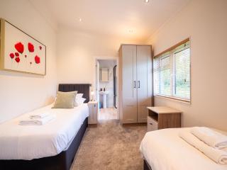 Modern lodge on golf course with spa facilities - 5