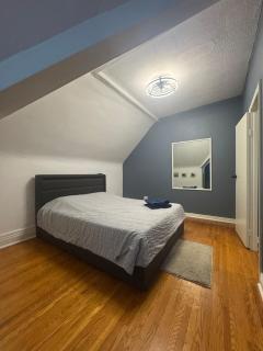 2 Bdr separate upper unit with Parking, Balcony, WIFI and Fireplace - 9