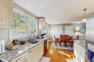 Wraparound Hideaway - 3