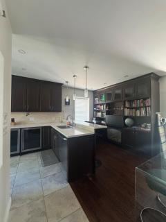 2 Bdr separate upper unit with Parking, Balcony, WIFI and Fireplace - 2