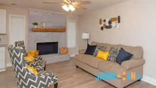 Chic & Spacious 3BR2BA Home in Pecan Lake - 3