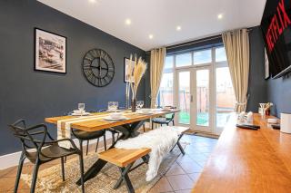 6BR Home Group and Contractors Stay Sleep 9 - 7