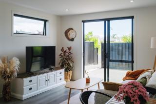Sunshine & Sea Breeze Papamoa Two-Bedroom Retreat - 5