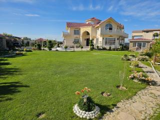 Luxury Hotel Near Islamabad Airport- BBQ, Pool, Waterfall, Gazebose - 1