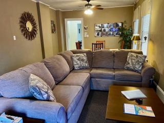 Great Gorge Guesthouse - Walk to the Falls, the Casino and all Downtown Restaurants - Across from the Aquarium - 8