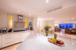 Luxury Beachfront Condo Ocean View & Infinity Pool - 4