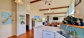 Quiet cul de sac, close to Abel Tasman - 8