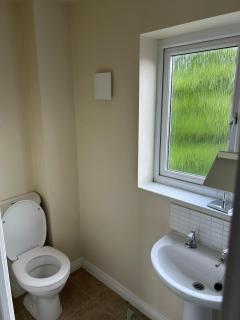 Whole house 2 double bed rooms 2 parking spaces - 4