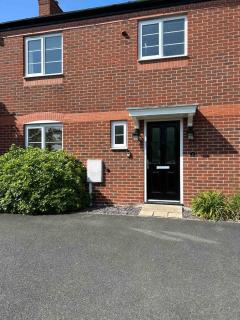 Whole house 2 double bed rooms 2 parking spaces - 0