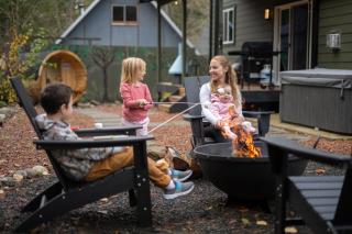 Chic Mt Rainier Escape Hot Tub Sauna Firepit - 7