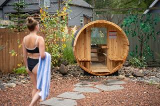 Chic Mt Rainier Escape Hot Tub Sauna Firepit - 9