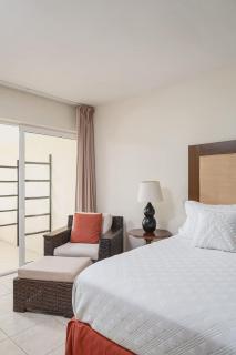 Luxury Beach Condo Walk to Town & Ocean - 4