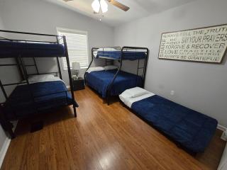 Stunning Withlacoochee Riverside Cabin 5BR 4BA Sleeps 16 - 1