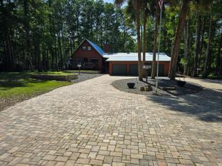 Stunning Withlacoochee Riverside Cabin 5BR 4BA Sleeps 16 - 9