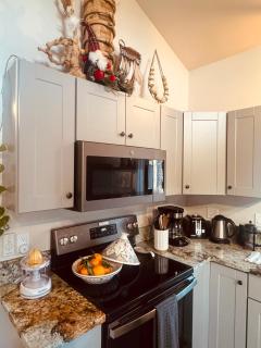 Santa Fe Modern FARMHOUSE 1 ACRE PRIVATE RD SOAKING ROOM 3 min Canyon rd - 5