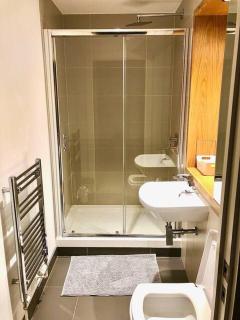 Stylish London 2 bed 2 bath appartment - 2