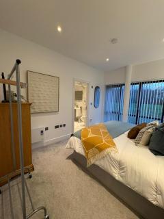 Modern Hawthorn Stay, New Forest Escape - 3