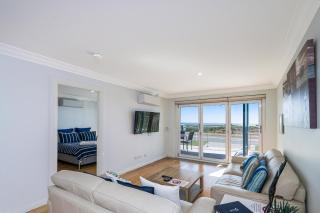 Ocean Surf - Luxury Apartment with Ocean Views - 9