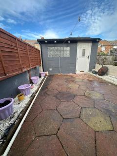 Wisteria mews Cosy city home - 9