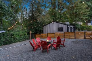 Family house w creek, fire pit & yoga deck - 9