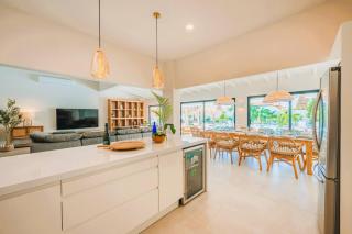 NEW 7-Bed 6 Bath Pool 5-min to Beach by Bocobay - Eagle Beach - 2