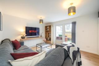 Modern 2-Bed Ground Flat Near Clapham Junction - 2