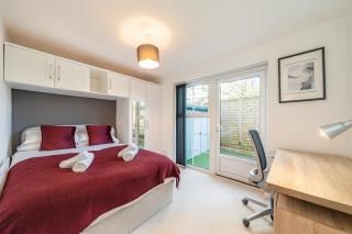 Modern 2-Bed Ground Flat Near Clapham Junction - 1