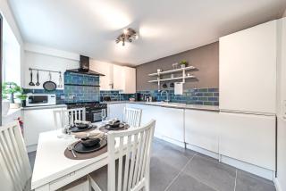 Modern 2-Bed Ground Flat Near Clapham Junction - 0