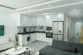 Edifício Yes, Luxury 2 Bed Apartments, Praia, Cape Verde with Balcony and AC - 7