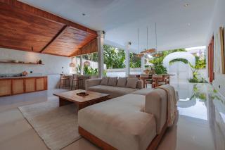 Villa Louna Maiya Canggu - 1
