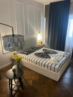 spacious 2 bdrm in city center - 6