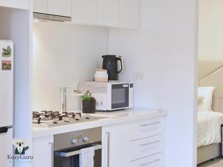 KozyGuru | Southbank | Lux Riverfront City Retreat - 2