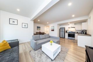 Sunflower Brandnew Cozy Private Suite - Langley - 1