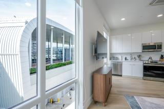 Luxury 1-Bed at The Vera Boston Landing MBTA - 5