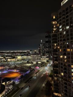 Modern 1BR Condo-Free Parking - 6