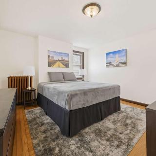 Cozy 1BR King - Near City Airport - 9
