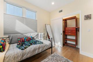 Spacious Mountain View 4 Bedroom Modern Home - 5