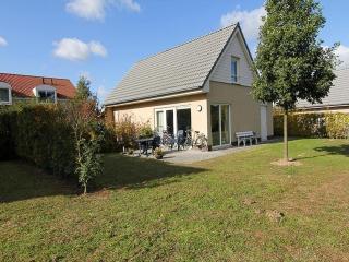 Charming forest house surrounded by a garden - 9