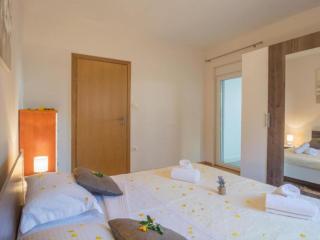 Six Bedroom Holiday House With Pool - Lisičići - 3