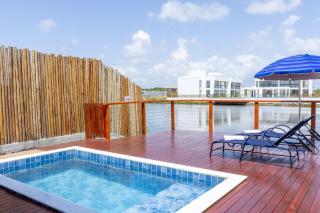 Casa Luz da Lua - Barra Grande - Maraú - Piscina privativa com deck de madeira à beira do lago - 6