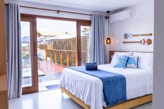 Casa Luz da Lua - Barra Grande - Maraú - Piscina privativa com deck de madeira à beira do lago - 5