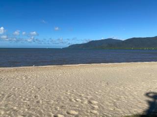 Waterfront Esplanade apartment sleeps 5 - 8