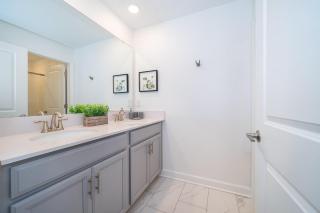 2990SL TOWNHOUSE 4 BEDROOMS & 3 BATHROOMS + POOL - 1