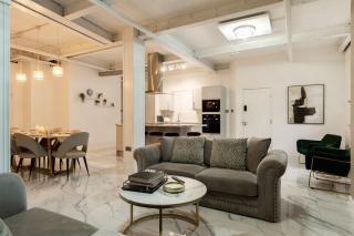 Skyway Luxury Stay with Jacuzzi - 2