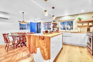 Peaceful Ranch Overlooking Mustangs with Full Kitchen & Fireplace - 8