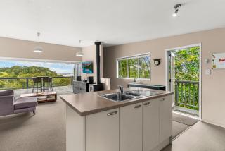 Treetop Break - Waipu Cove Holiday Home - 4