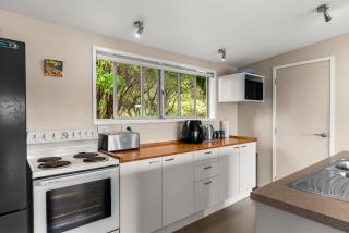 Treetop Break - Waipu Cove Holiday Home - 2