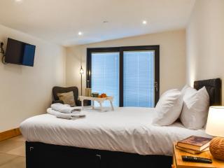 Acre Luxury Lodges-Cedar Lodge - 1