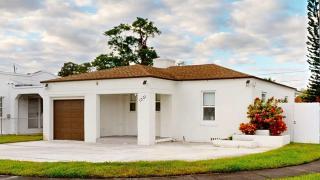 MIA Home Near Brickell Beach Airport Theater Room - 0